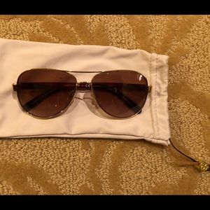 tory burch classic stripe aviator sunglasses